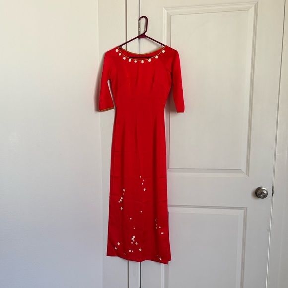 Vietnamese ao dai - Picture 1 of 6